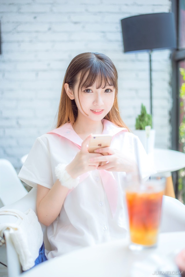 “不可能！”邓贤还未说完，张任已经断然拒绝，他知道邓贤要说什么，但大丈夫有所为有所不为，要他背叛，绝无可能。
